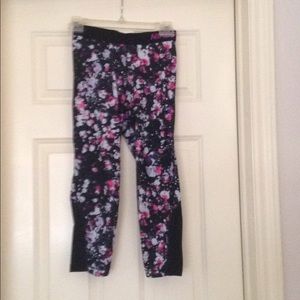 *Nike workout crop bottom